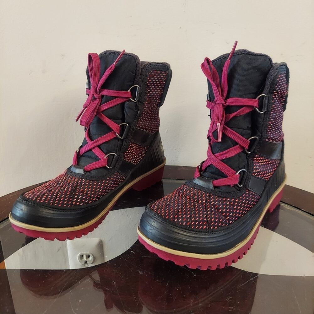 Sorel Women's US 7 Insulated All Weather Boots in Black & Pink